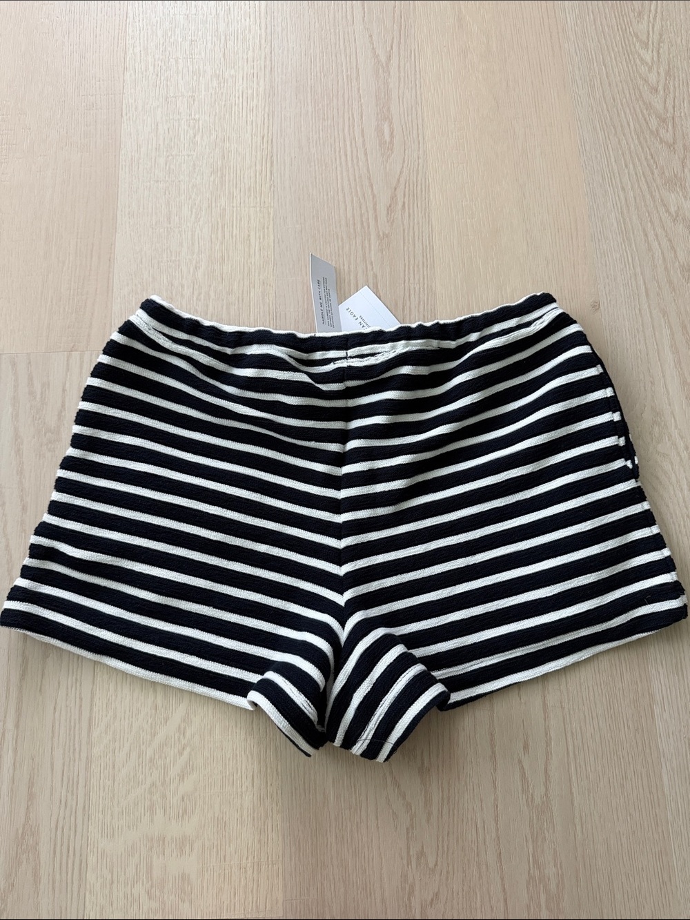 NWT American Eagle Outfitters Black & White Striped Knit Shorts Size Small - Picture 3 of 3